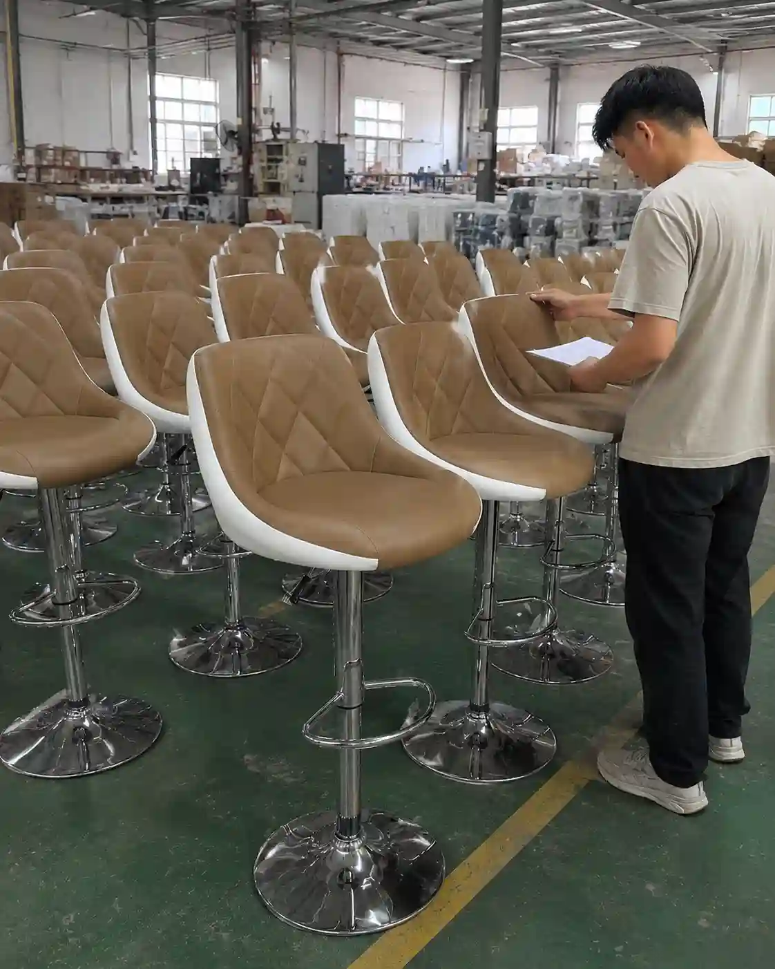 hy-by23-oem-upholstered-bar-stool-for-commercial-seating.webp